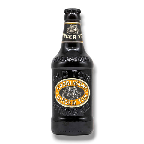 robinsons Ginger Tom Strong Ale aus England mit 6,0 % Vol. in der schwarzen 0,33-l-Reliefflasche mit orangefarbenem Katzenetikett