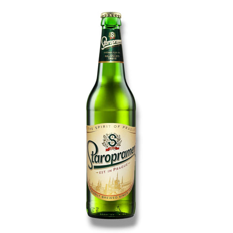 Staropramen Premium Pilsner aus Tschechien mit 5,0 % Vol. in der grünen Glasflasche